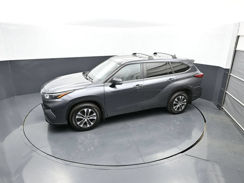 Used 2023 Toyota Highlander XLE AWD/4WD image 42