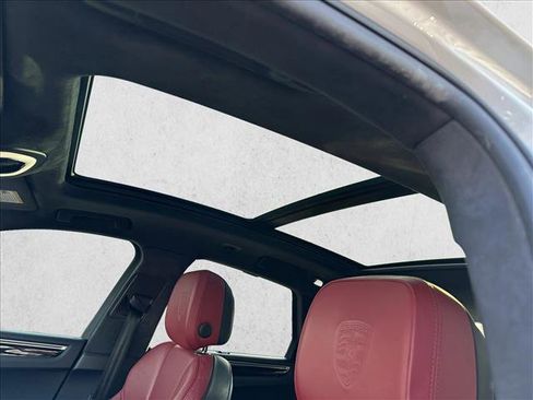 Used 2017 Porsche Macan Turbo image 11