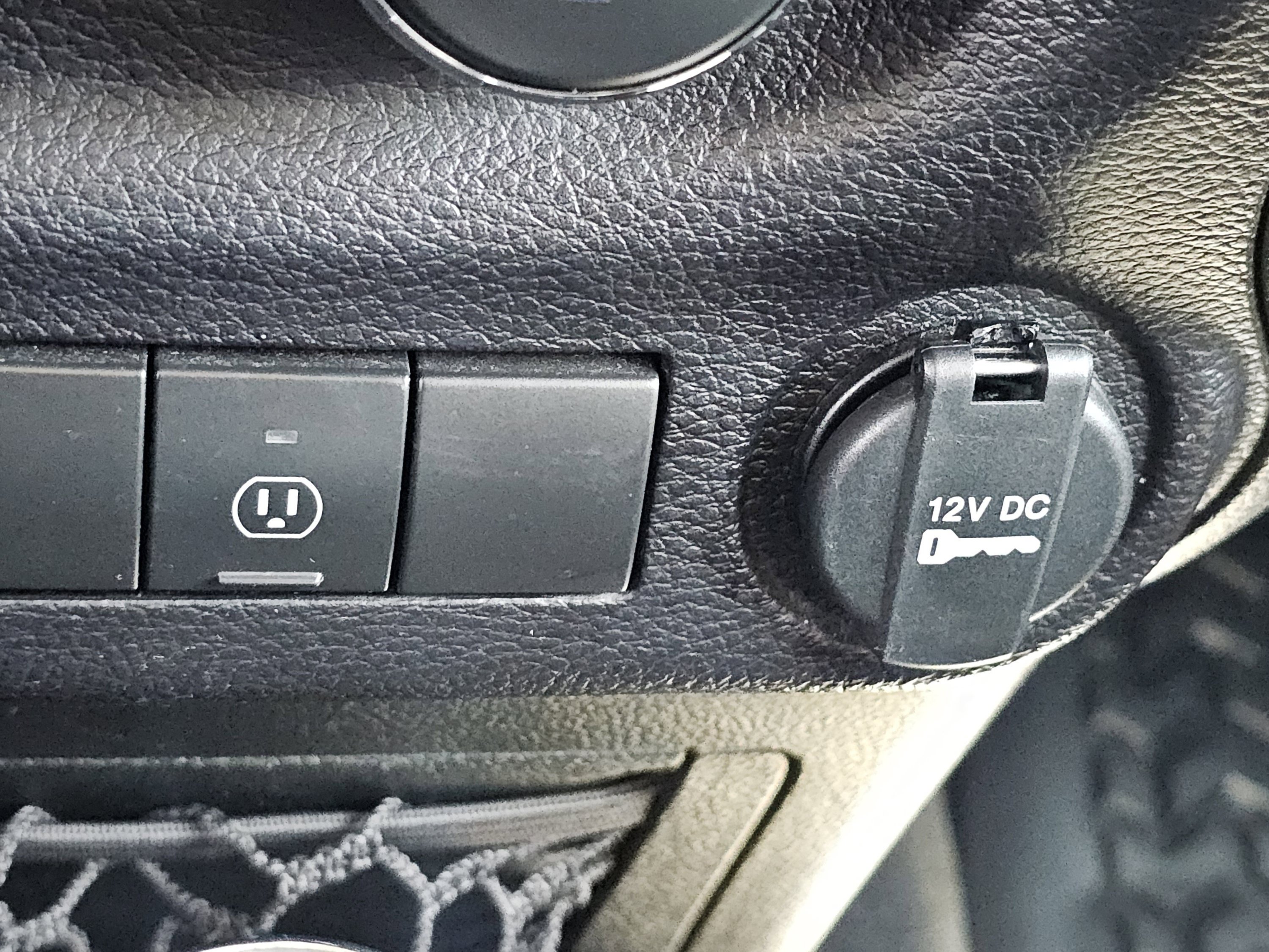 Used 2018 Jeep Wrangler Unlimited Sahara AWD/4WD image 12