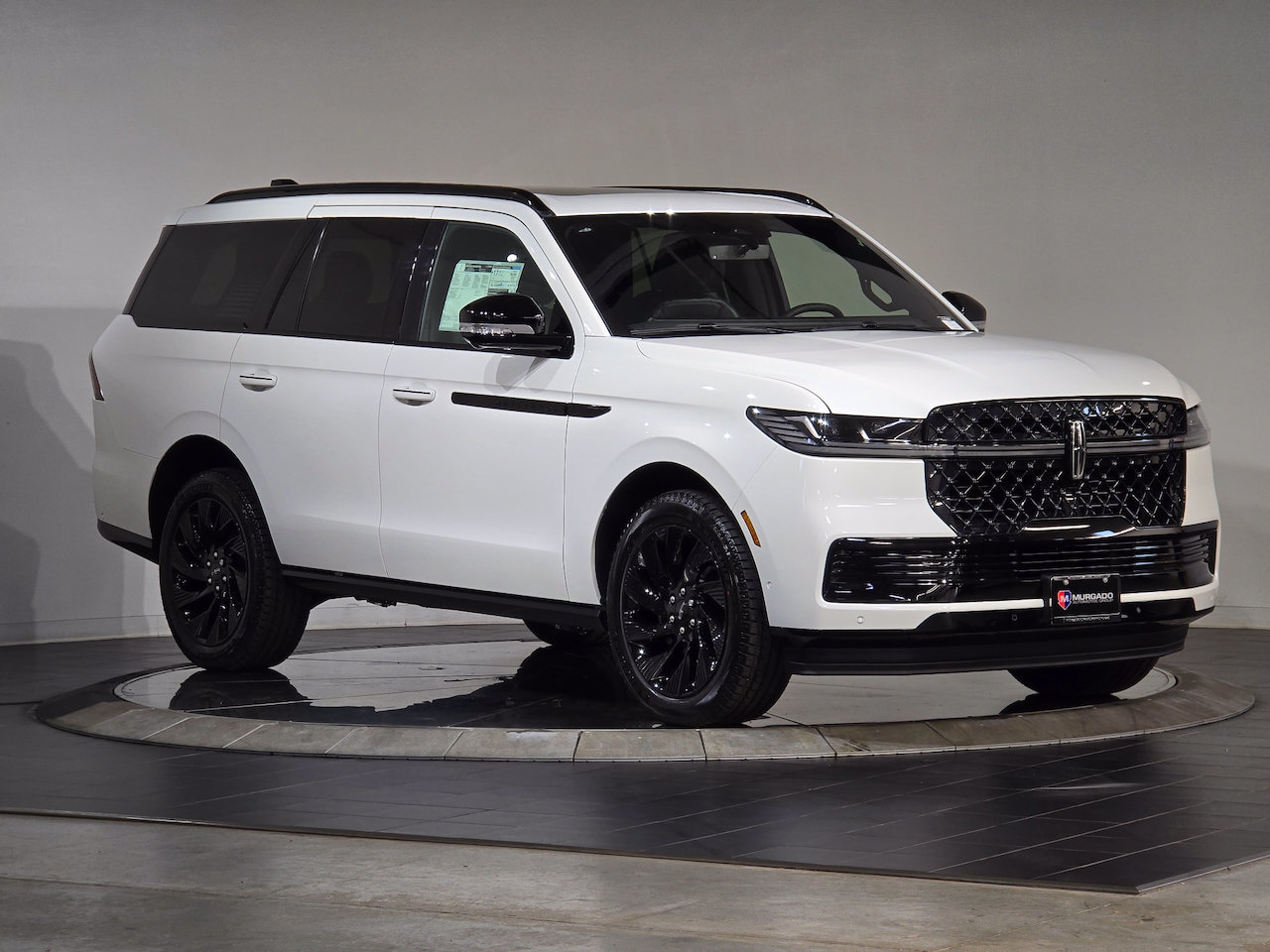 New 2025 Lincoln Navigator Reserve w/ Jet Appearance Package AWD/4WD image 2