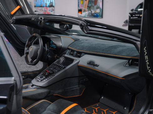 Used 2021 Lamborghini Aventador SVJ image 2