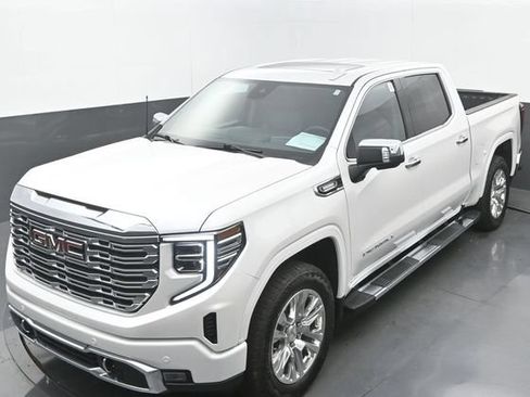 Used 2024 GMC Sierra 1500 Denali w/ Technology Package AWD/4WD image 32