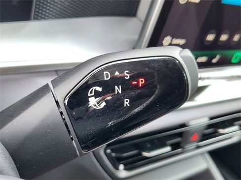 New 2026 Volkswagen Tiguan SE image 19