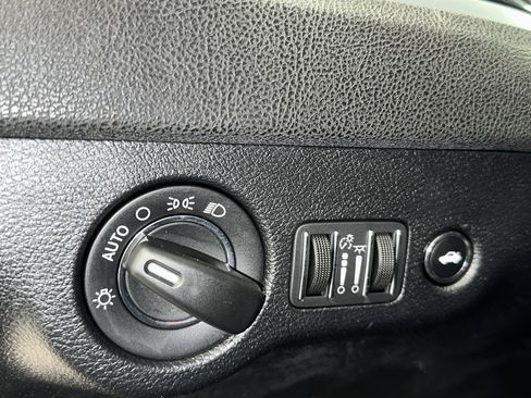 Used 2018 Chrysler 300 Touring w/ Sport Appearance Package image 21