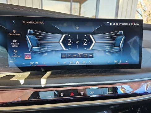 Certified 2025 BMW 740i image 22