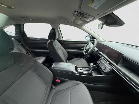 Certified 2025 Hyundai Tucson SE image 12