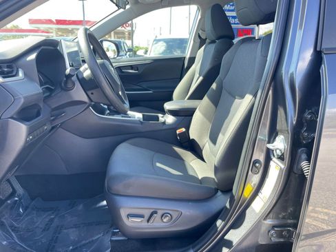 Used 2025 Toyota RAV4 XLE image 27
