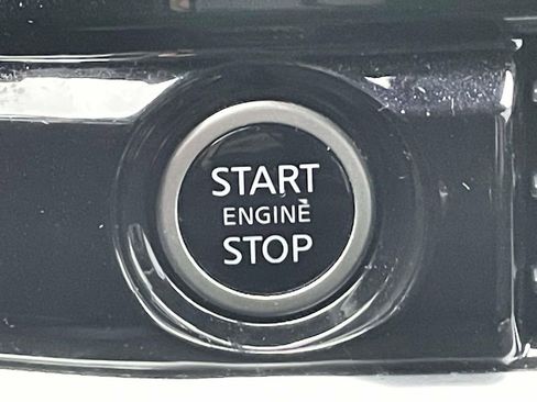 Used 2024 Nissan Pathfinder SV image 28