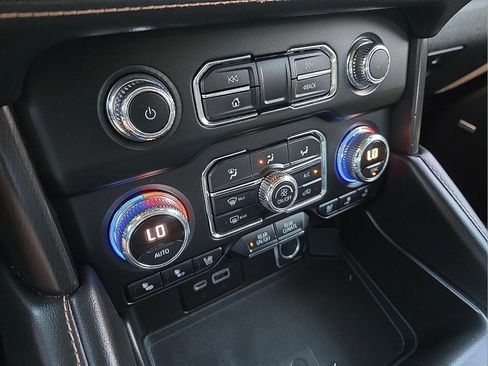 Used 2022 GMC Yukon AT4 AWD/4WD image 21