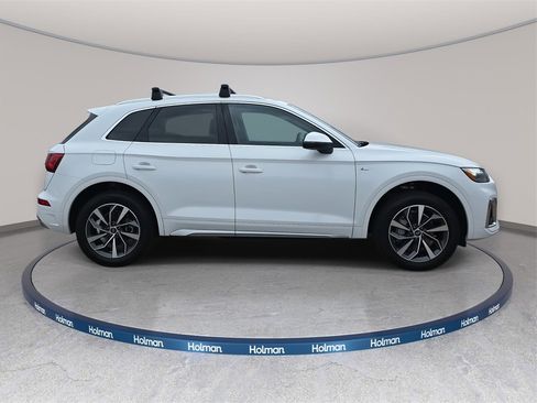 Certified 2025 Audi Q5 2.0T Premium Plus w/ Premium Plus Package image 2
