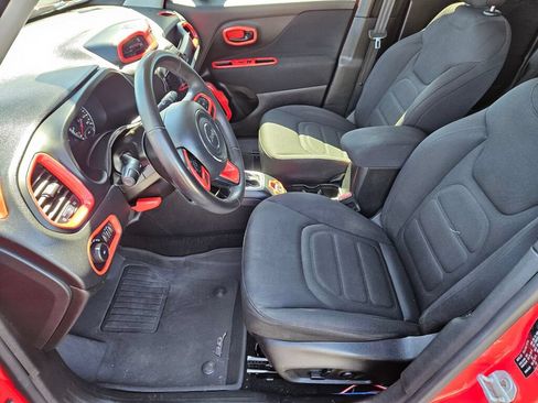 Used 2020 Jeep Renegade Latitude w/ Popular Equipment Group AWD/4WD image 15