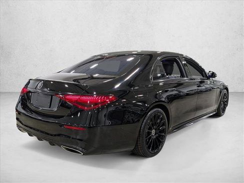 Used 2022 Mercedes-Benz S 500 4MATIC w/ AMG Line Package image 5