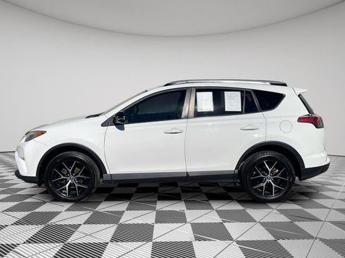 Used 2016 Toyota RAV4 SE image 4