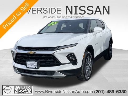 Used 2025 Chevrolet Blazer LT AWD/4WD image 1