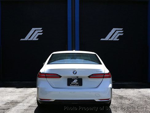 Used 2025 BMW 530i RWD image 7