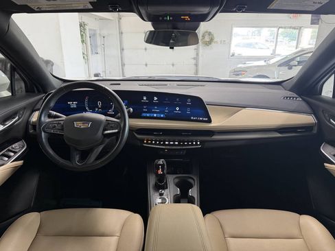 Used 2024 Cadillac XT4 Luxury w/ Cold Weather Package FWD image 15