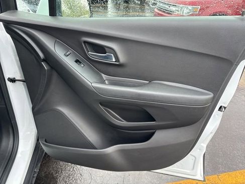 Used 2016 Chevrolet Trax LT w/ LT Convenience Package FWD image 26