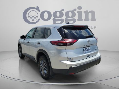 Used 2024 Nissan Rogue S AWD/4WD image 2