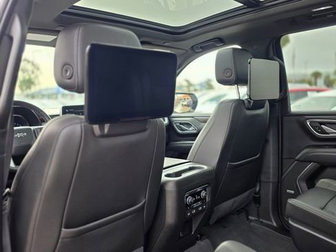 Used 2022 Chevrolet Suburban Z71 w/ Luxury Package image 22