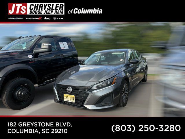 Used 2025 Nissan Altima 2.5 SV FWD image 1