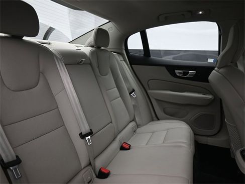 Used 2024 Volvo S60 B5 Ultimate image 32