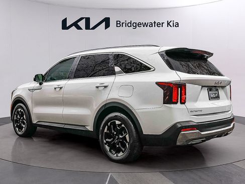 Certified 2025 Kia Sorento S FWD image 4