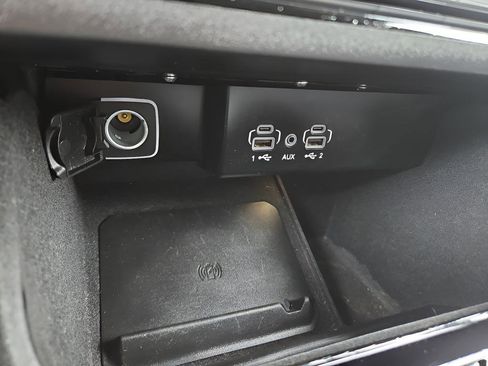 Used 2024 Jeep Wagoneer L Series II RWD image 19