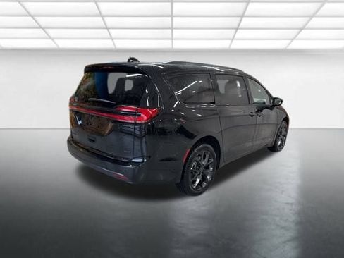 New 2026 Chrysler Pacifica Select w/ S Appearance Package image 6