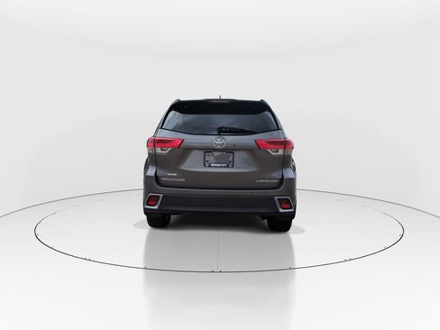 Used 2019 Toyota Highlander Limited Platinum AWD/4WD image 7