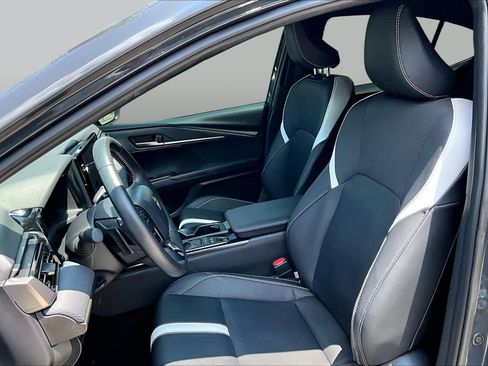 Used 2025 Toyota Camry SE FWD image 8