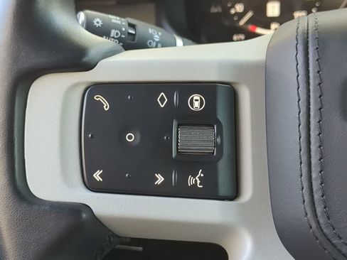 Used 2024 Land Rover Defender 130 X-Dynamic SE image 25