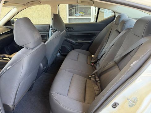 Used 2025 Nissan Altima 2.5 SV FWD image 25
