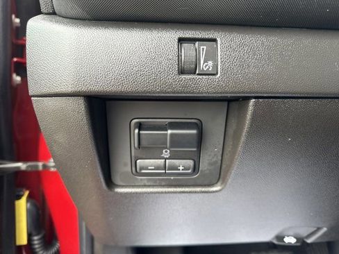 Used 2024 Chevrolet Colorado Z71 w/ Z71 Convenience Package 2 AWD/4WD image 23