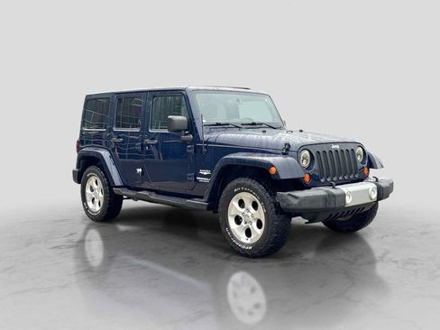 Used 2013 Jeep Wrangler Unlimited Sahara w/ Max Tow Pkg AWD/4WD image 8
