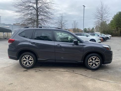 Used 2021 Subaru Forester Premium image 2