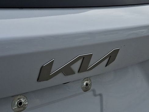 Used 2023 Kia Sorento LX image 30