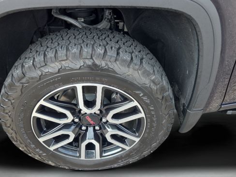 Certified 2025 GMC Sierra 1500 AT4 w/ Technology Package AWD/4WD image 32