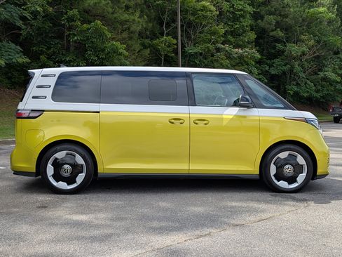 Used 2025 Volkswagen ID. Buzz Pro S Plus RWD image 10