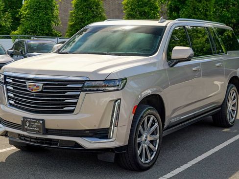 Used 2024 Cadillac Escalade ESV Premium Luxury Platinum AWD/4WD image 3