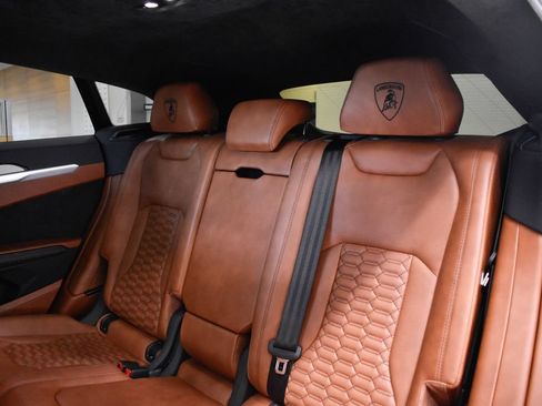 Used 2022 Lamborghini Urus AWD/4WD image 34