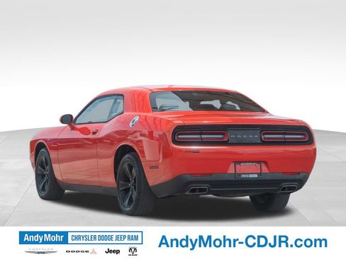 Used 2016 Dodge Challenger SXT RWD image 5