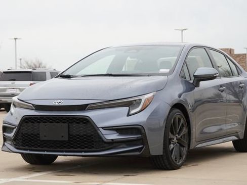 Used 2024 Toyota Corolla SE w/ SE Premium Package FWD image 3