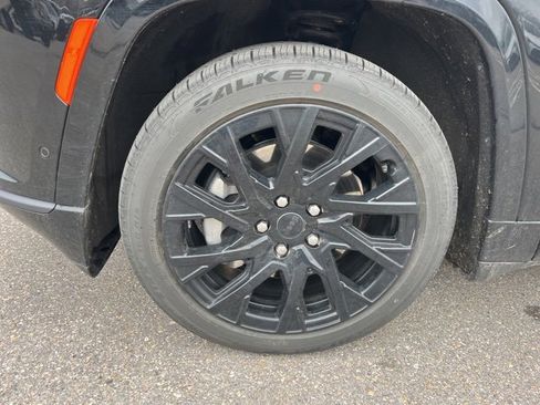 Used 2025 Jeep Wagoneer S Launch Edition w/ Trailer Tow Group image 9