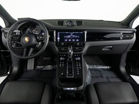 Certified 2026 Porsche Macan AWD/4WD image 33