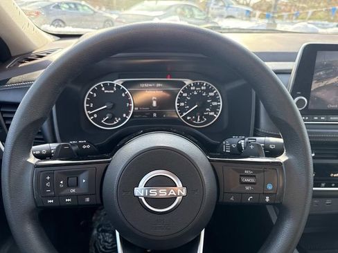 Used 2023 Nissan Rogue SV image 28