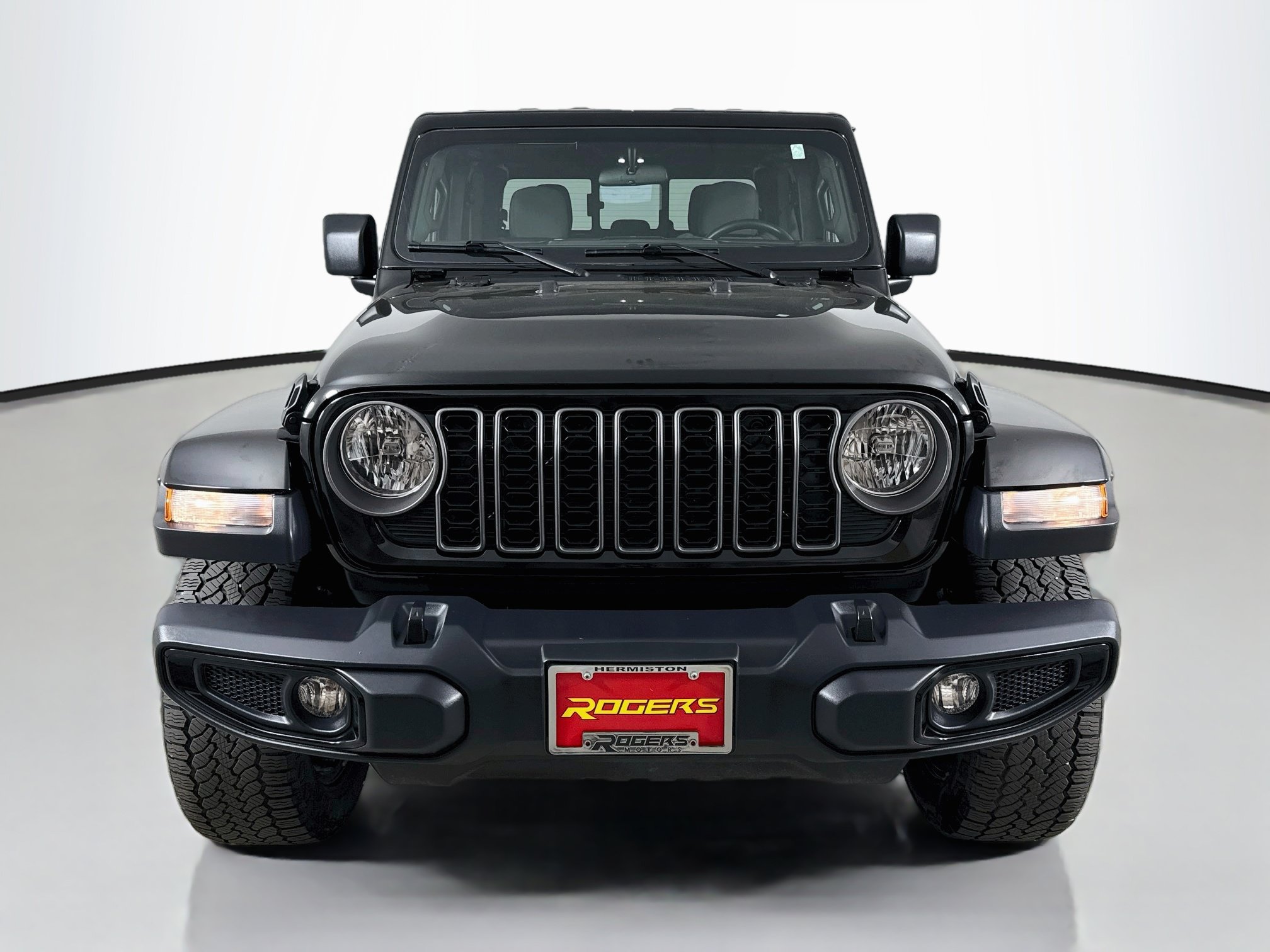 Used 2025 Jeep Gladiator Sport AWD/4WD image 2