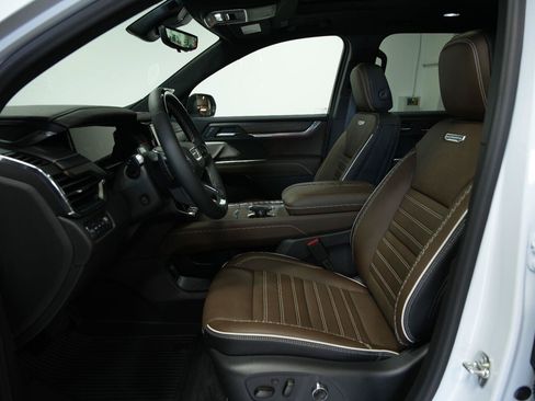 New 2026 GMC Acadia Denali Ultimate w/ LPO, Floor Liner Package AWD/4WD image 36