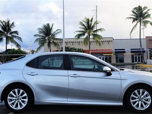 Used 2018 Toyota Camry LE FWD image 15