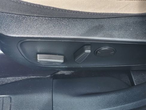 Used 2020 Ford Escape SE image 12