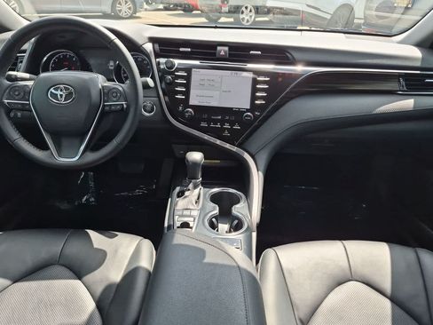 Used 2020 Toyota Camry XLE FWD image 15